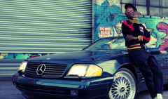 Joey Badass in giro su una Mercedes nel video di 500 Benz