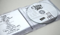 Moova pubblica Scrivere In Piedi, il suo primo album ufficiale