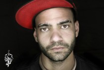 En?gma nel video Verso La Fine del cantautore sardo Gabriele Deriu