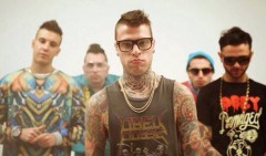 Fedez, Fred De Palma, Bushwaka e Denny Lahome - Babbo Natale Mi Ha Detto Che i Tuoi Genitori Non Esistono (video)