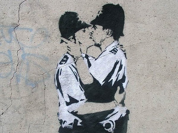 kissing-coppers-banksy