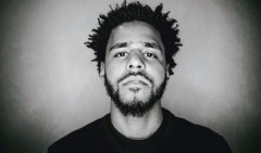 J. Cole torna nell'Ottocento con il video G.O.M.D.