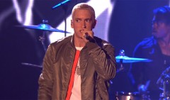 Guarda il video della performance di Eminem agli MTV EMA 2013