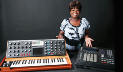 Parte dell'attrezzatura di J. Dilla donata allo Smithsonian National Museum