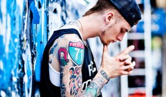 Machine Gun Kelly pubblica il videoclip del brano Almost
