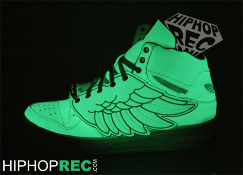 Adidas-ObyO-Jeremy-Scott-JS-Wings-glow-in-the-dark-phosphorweiss-32